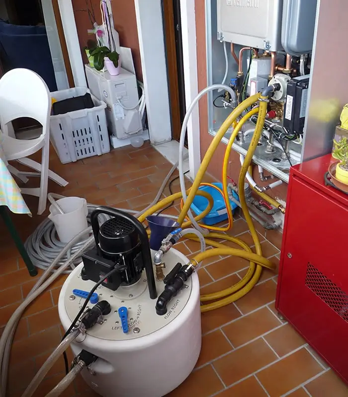 SOSTITUZIONE CALDAIA CON LAVAGGIO CHIMICO IMPIANTO FINO A 35 KW POTENZA SU VECCHIO IMPIANTO (2)